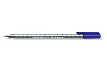 Marcador Triplus Fineliner 334, trazo de 0.3mm con diseño ergonomico triangular que evita el cansancio al escribir. Tinta DRY SAFE: puede permanecer destapado durante días sin secarse.