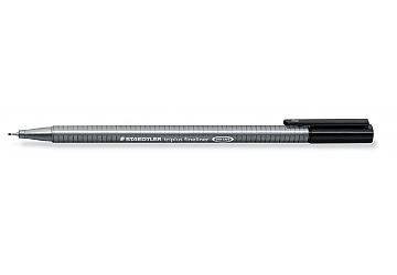 Marcador Triplus Fineliner 334, trazo de 0.3mm con diseño ergonomico triangular que evita el cansancio al escribir. Tinta DRY SAFE: puede permanecer destapado durante días sin secarse.