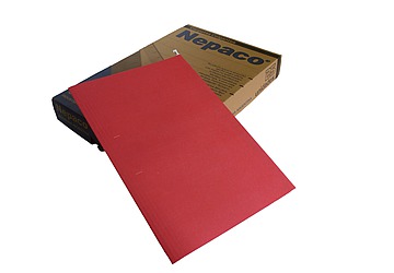 Carpeta colgante color nepaco con visores transparentes móviles para fijar en múltiples posiciones, varillas metálicas recubiertas, su altura supera el ancho del formato oficio. Medida: 36 x 24 cm