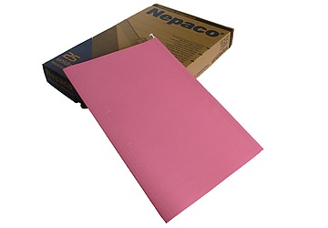 Carpeta colgante color nepaco con visores transparentes móviles para fijar en múltiples posiciones, varillas metálicas recubiertas, su altura supera el ancho del formato oficio. Medida: 36 x 24 cm