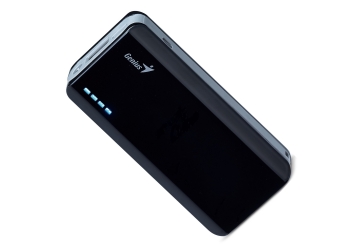 Power Pack Genius ECO-U622 6000mAh, capacidad que permite cargar 1 dispositivo a la vez rápidamente. Posee una lampara led que puede ser utilizada como linterna